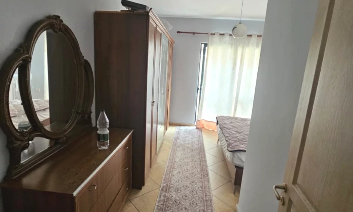 Shtepi me qera Apartament ne Tirane, 2+1, Mobilimi E mobiluar, Pagesa 700  Euro.