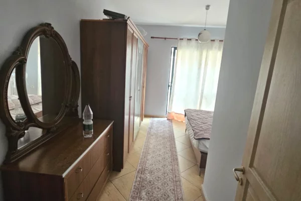 Shtepi me qera 2+1 ne Tirane - 700 Euro