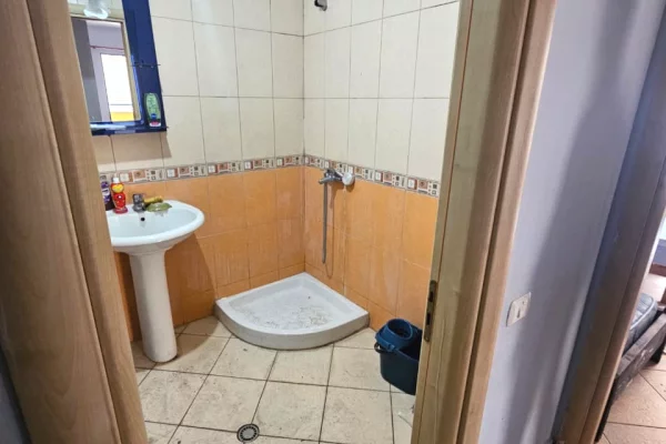 Shtepi me qera Apartament ne Tirane, 2+1, Mobilimi E mobiluar, Pagesa 700  Euro.