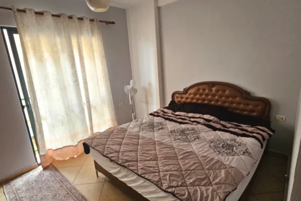 Shtepi me qera Apartament ne Tirane, 2+1, Mobilimi E mobiluar, Pagesa 700  Euro.
