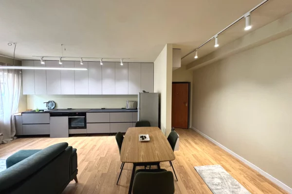 Shtepi me qera 2+1 ne Tirane - 1,100 Euro