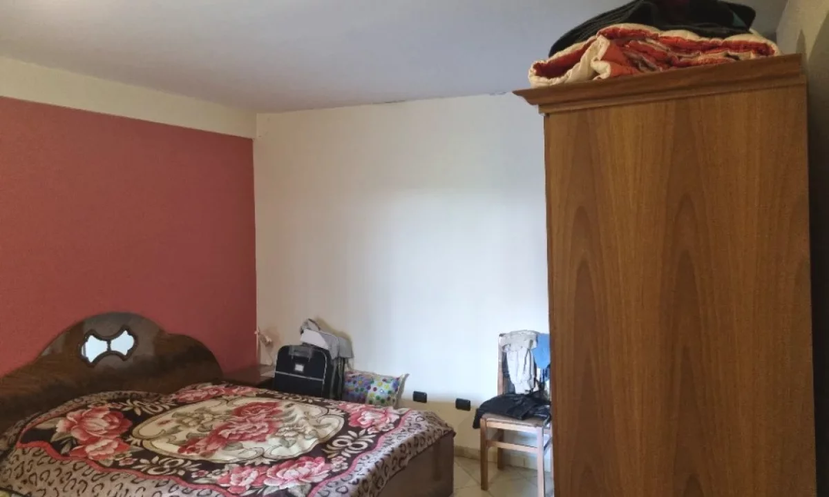 Shtepi me qera Apartament ne Tirane, 2+1, Mobilimi E mobiluar, Pagesa 50,000  Leke.