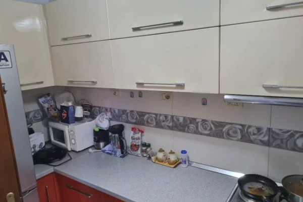 Shtepi me qera Apartament ne Tirane, 2+1, Mobilimi E mobiluar, Pagesa 50,000  Leke.