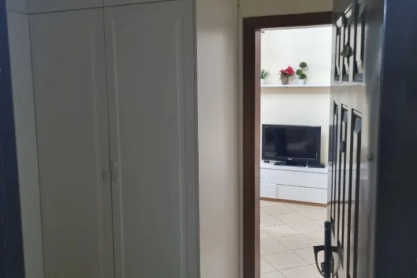 Shtepi me qera Apartament ne Tirane, 2+1, Mobilimi E mobiluar, Pagesa 50,000  Leke.