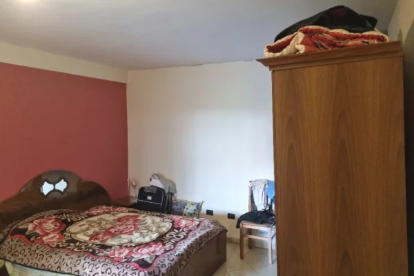 Shtepi me qera 2+1 ne Tirane - 50,000 Leke