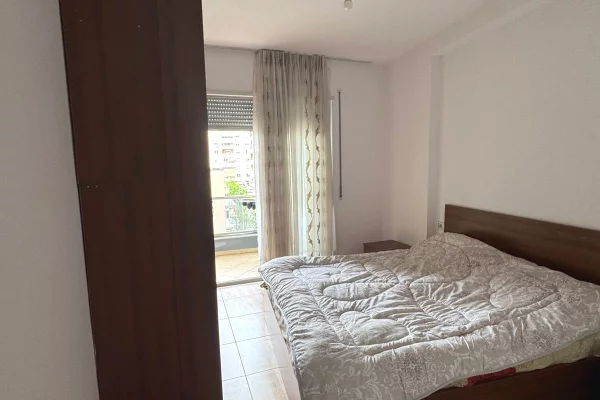 Shtepi me qera Apartament ne Tirane, 2+1, Mobilimi E mobiluar, Pagesa 38,000  Leke.