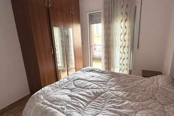Shtepi me qera Apartament ne Tirane, 2+1, Mobilimi E mobiluar, Pagesa 38,000  Leke.