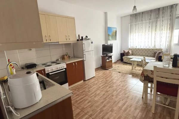 Shtepi me qera Apartament ne Tirane, 2+1, Mobilimi E mobiluar, Pagesa 38,000  Leke.
