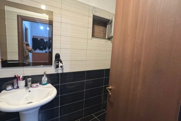 Shtepi me qera Apartament ne Tirane, 2+1, Mobilimi E mobiluar, Pagesa 38,000  Leke.