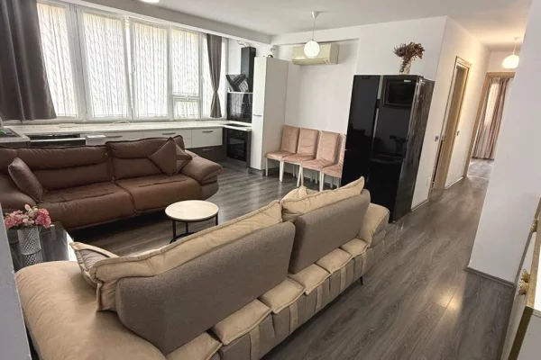 Shitet apartament 2+1 tek ish Fusha e Aviacionit 