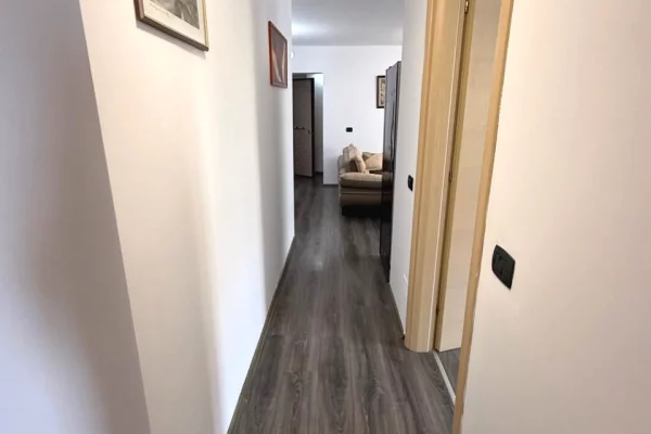 Shtepi ne shitje Apartament ne Tirane, 2+1, Mobilimi E mobiluar, Pagesa 195,000  Euro.