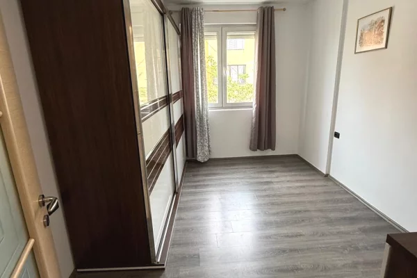Shtepi ne shitje Apartament ne Tirane, 2+1, Mobilimi E mobiluar, Pagesa 195,000  Euro.