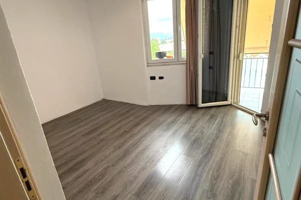 Shtepi ne shitje Apartament ne Tirane, 2+1, Mobilimi E mobiluar, Pagesa 195,000  Euro.