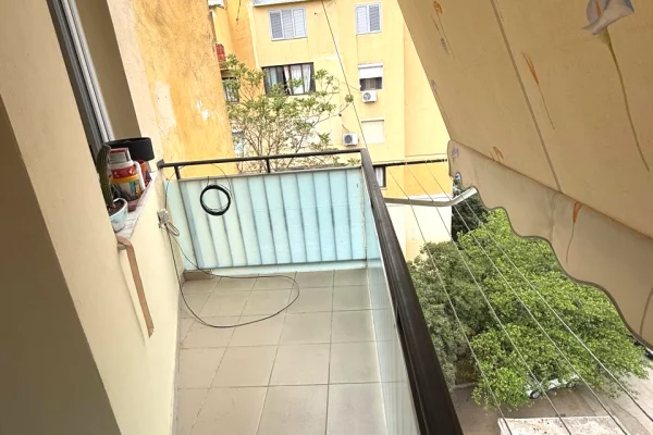 Shtepi ne shitje Apartament ne Tirane, 2+1, Mobilimi E mobiluar, Pagesa 195,000  Euro.