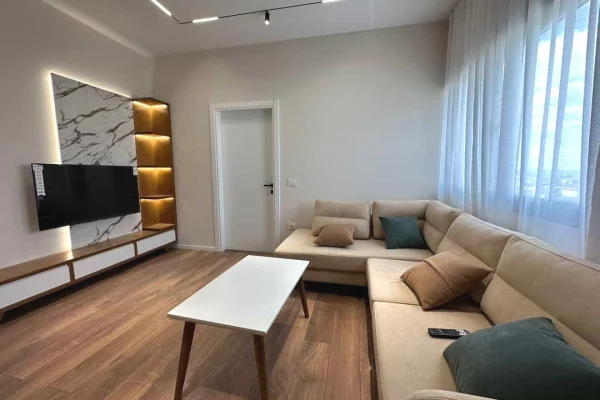 Shtepi me qera 1+1 ne Tirane - 60,000 Leke