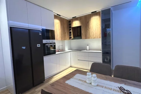 Shtepi ne shitje Apartament ne Tirane, 2+1, Mobilimi E mobiluar, Pagesa 145,000  Euro.