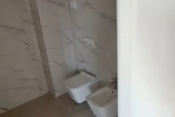 Shtepi me qera Apartament ne Tirane, 1+1, Mobilimi Bosh, pa mobiluar, Pagesa 50,000  Euro.