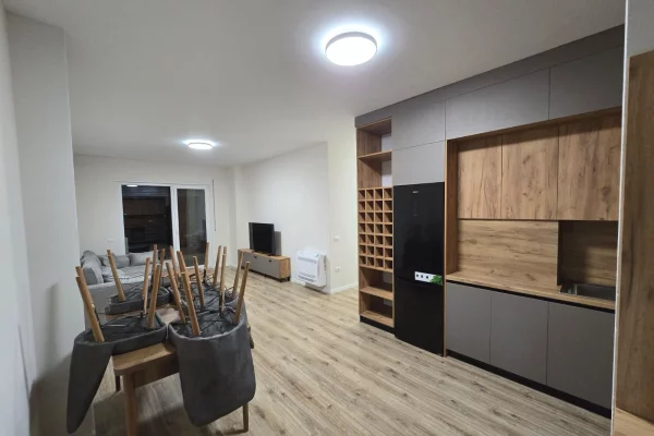 Shtepi ne shitje Apartament ne Tirane, 3+1, Mobilimi E mobiluar, Pagesa 116,000  Euro.