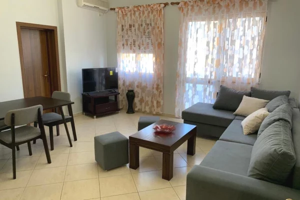 Shtepi me qera 2+1 ne Tirane - 50,000 Leke