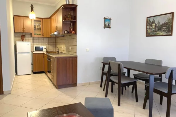 Shtepi me qera Apartament ne Tirane, 2+1, Mobilimi E mobiluar, Pagesa 50,000  Leke.
