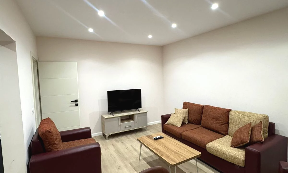 Shtepi me qera Apartament ne Tirane, 2+1, Mobilimi E mobiluar, Pagesa 55,000  Leke.