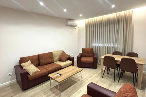 Shtepi me qera Apartament ne Tirane, 2+1, Mobilimi E mobiluar, Pagesa 55,000  Leke.