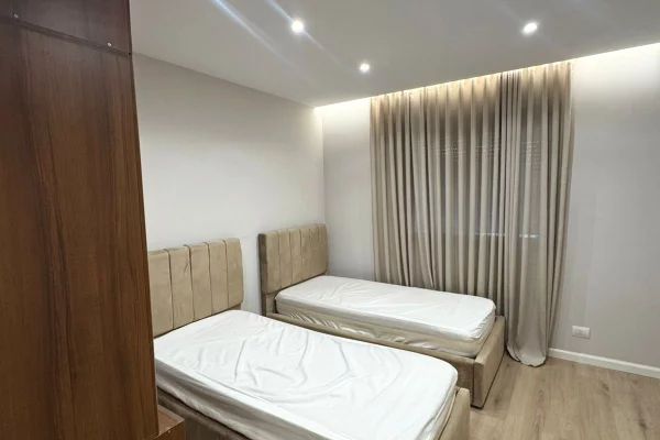 Shtepi me qera Apartament ne Tirane, 2+1, Mobilimi E mobiluar, Pagesa 55,000  Leke.