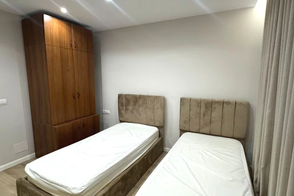 Shtepi me qera Apartament ne Tirane, 2+1, Mobilimi E mobiluar, Pagesa 55,000  Leke.