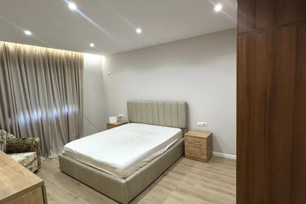 Shtepi me qera Apartament ne Tirane, 2+1, Mobilimi E mobiluar, Pagesa 55,000  Leke.