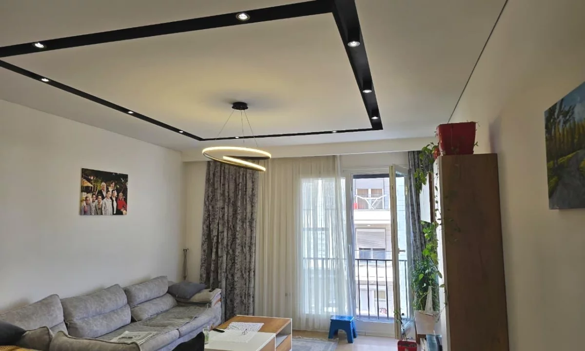Shtepi ne shitje Apartament ne Tirane, 2+1, Mobilimi E mobiluar, Pagesa 270,000  Euro.