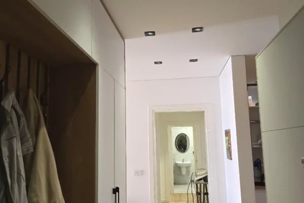 Shtepi ne shitje Apartament ne Tirane, 2+1, Mobilimi E mobiluar, Pagesa 270,000  Euro.