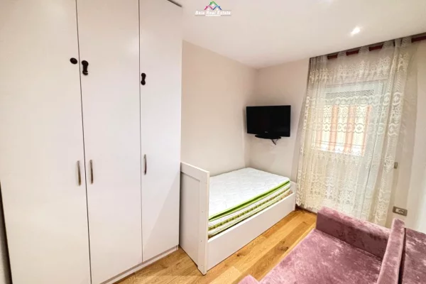 Shtepi me qera Apartament ne Tirane, 3+1, Mobilimi E mobiluar, Pagesa 85,000  Leke.