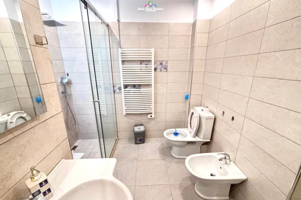 Shtepi me qera Apartament ne Tirane, 3+1, Mobilimi E mobiluar, Pagesa 85,000  Leke.