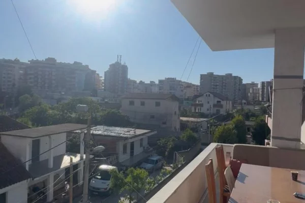 Appartamento in affitto a Tirana 2+1, Arredato