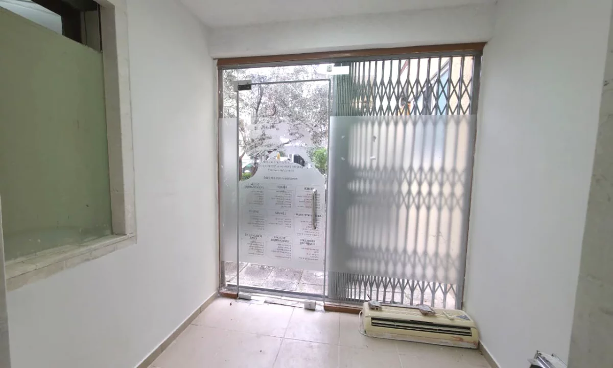 Jepet Ambient me qera Mbas Kopshtit Botanik