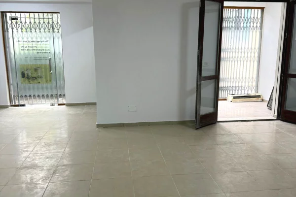 Jepet Ambient me qera Mbas Kopshtit Botanik