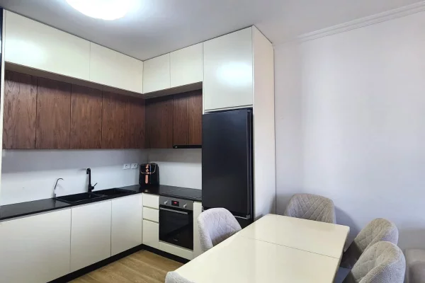 Shtepi me qera Apartament ne Tirane, 2+1, Mobilimi E mobiluar, Pagesa 65,000  Leke.
