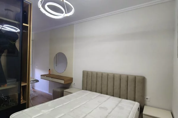 Shtepi me qera Apartament ne Tirane, 2+1, Mobilimi E mobiluar, Pagesa 65,000  Leke.
