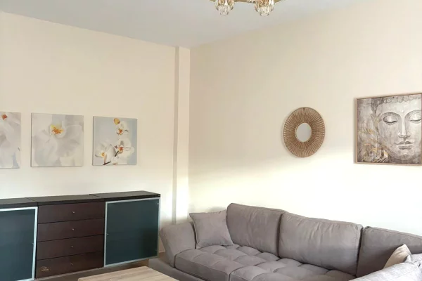 Shtepi me qera Apartament ne Tirane, 2+1, Mobilimi E mobiluar, Pagesa 70,000  Leke.