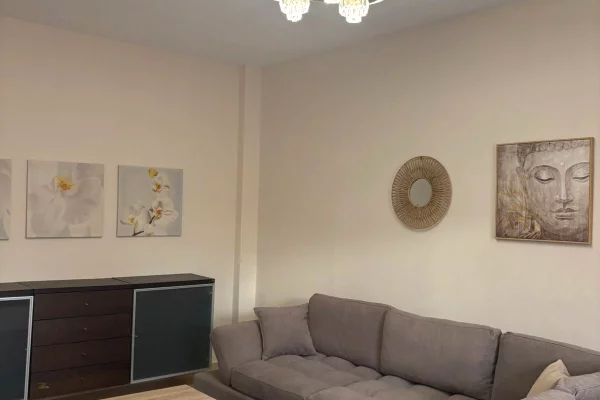 Shtepi me qera Apartament ne Tirane, 2+1, Mobilimi E mobiluar, Pagesa 70,000  Leke.