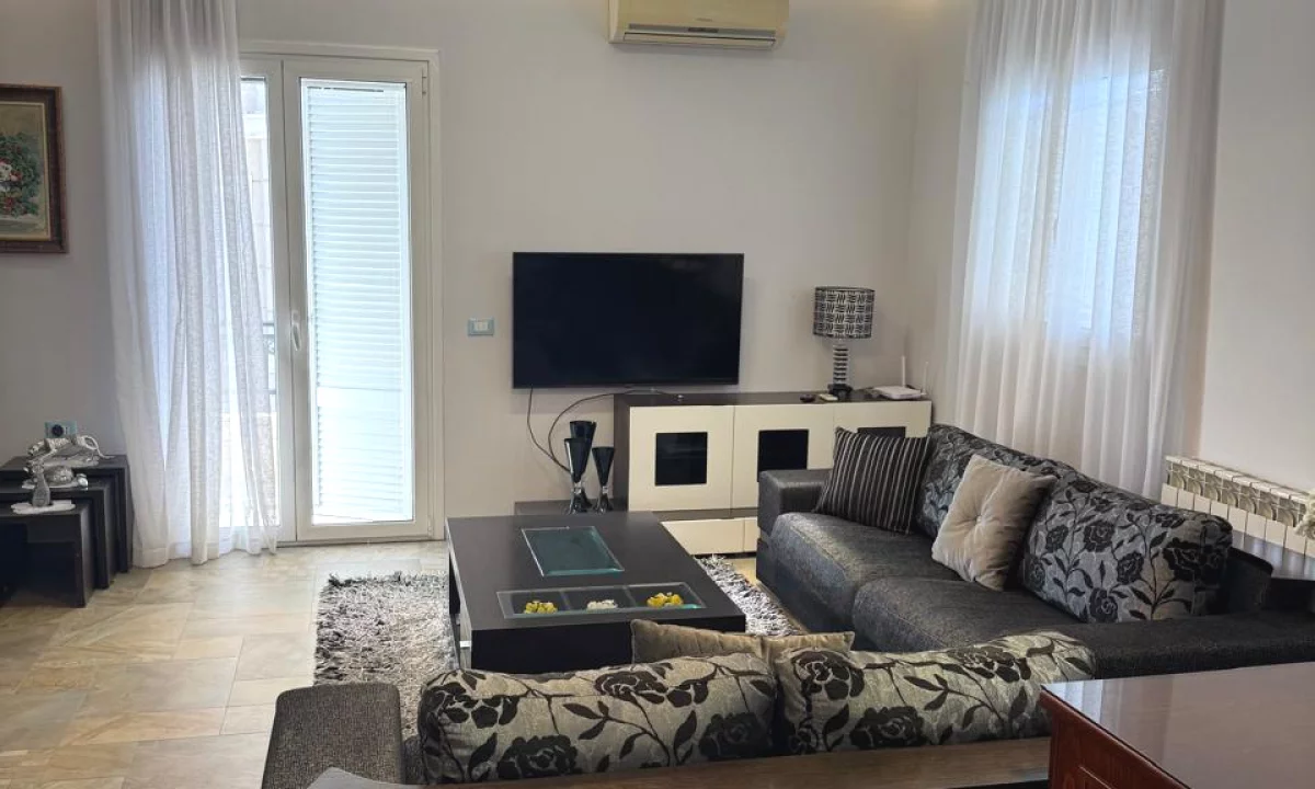 Shtepi me qera Apartament ne Tirane, 1+1, Mobilimi E mobiluar, Pagesa 650  Euro.