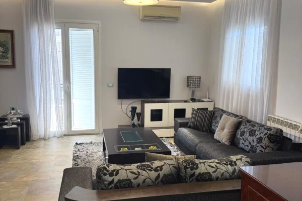Shtepi me qera 1+1 ne Tirane - 650 Euro