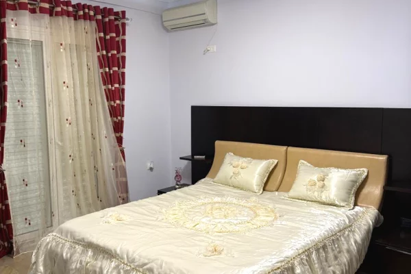 Shtepi me qera Apartament ne Tirane, 1+1, Mobilimi E mobiluar, Pagesa 650  Euro.