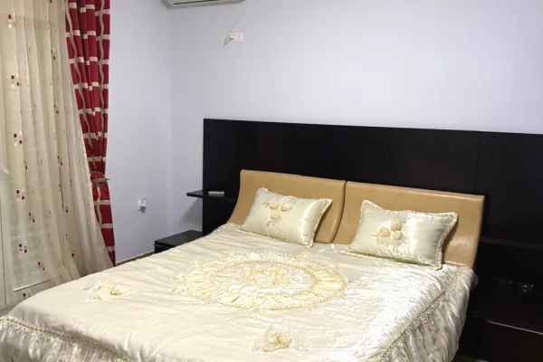 Shtepi me qera Apartament ne Tirane, 1+1, Mobilimi E mobiluar, Pagesa 650  Euro.
