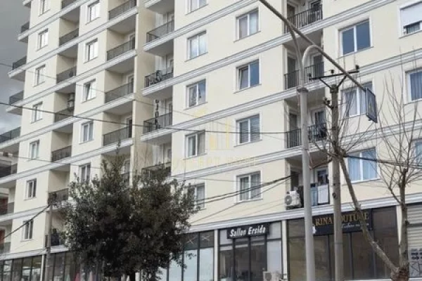 Ambient biznesi me qera 1+1 ne Tirane - 1,100 Euro