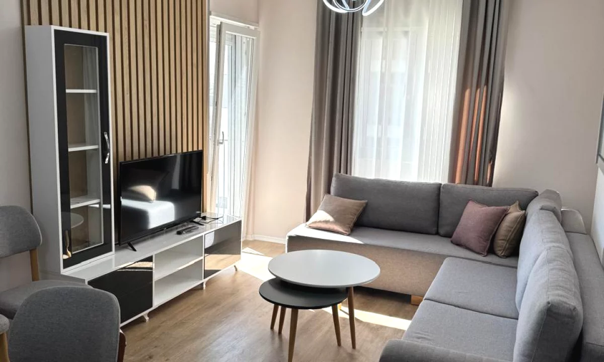 Shtepi me qera Apartament ne Tirane, 2+1, Mobilimi E mobiluar, Pagesa 550  Euro.