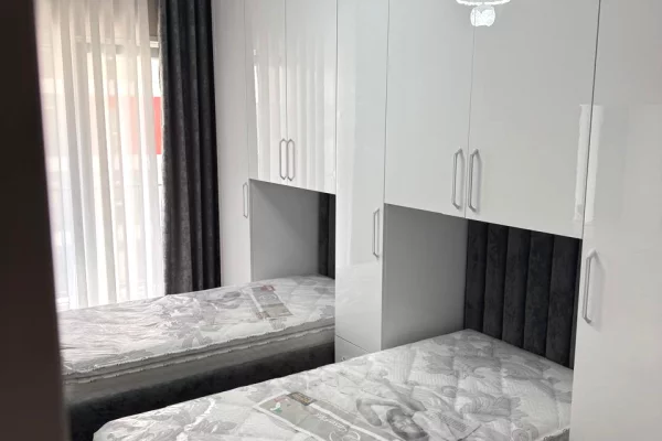 Shtepi me qera Apartament ne Tirane, 2+1, Mobilimi E mobiluar, Pagesa 550  Euro.