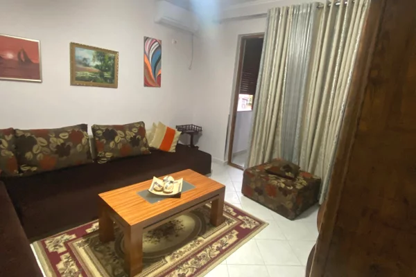 Shtepi me qera 1+1 ne Tirane - 40,000 Leke