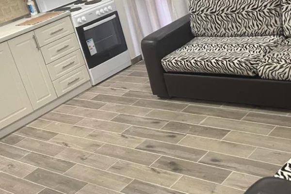 Shtepi me qera Apartament ne Tirane, 2+1, Mobilimi Bosh, pa mobiluar, Pagesa 65,000  Leke.