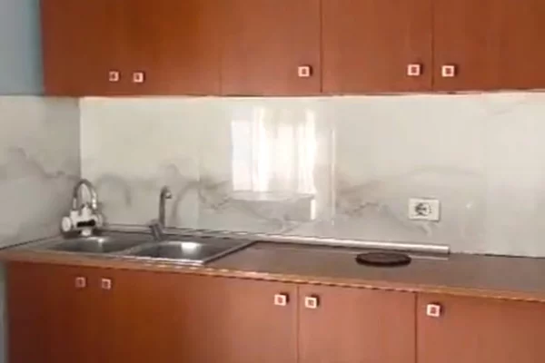 Shtepi me qera Apartament ne Tirane, 1+1, Mobilimi E mobiluar, Pagesa 35,000  Leke.